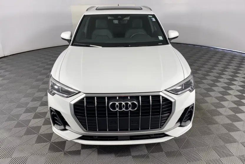 2024 Audi Q3 45 TFSI S line Premium photo 1