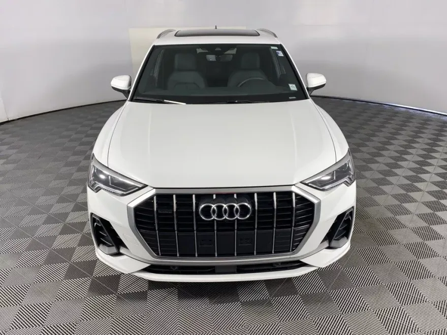 2024 Audi Q3 45 TFSI S line Premium photo 1