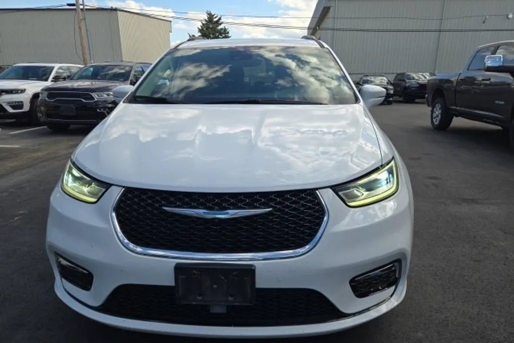 2021 Chrysler Pacifica Hybrid Touring photo 1