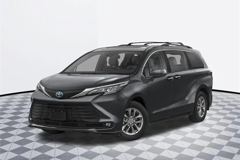2025 Toyota Sienna XLE photo 1