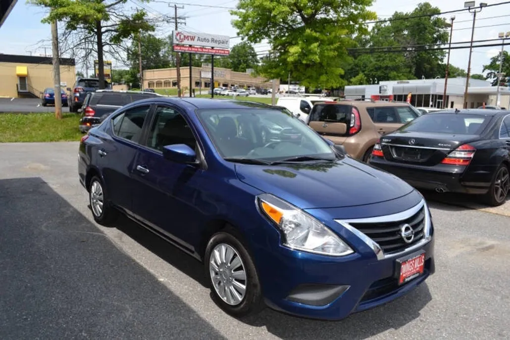 2019 Nissan Versa SV photo 1