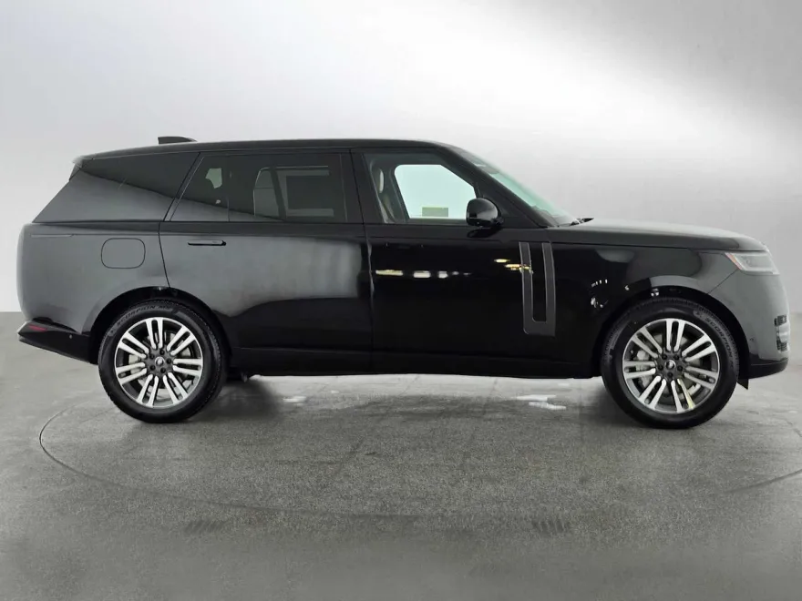 2025 Land Rover Range Rover SE photo 1