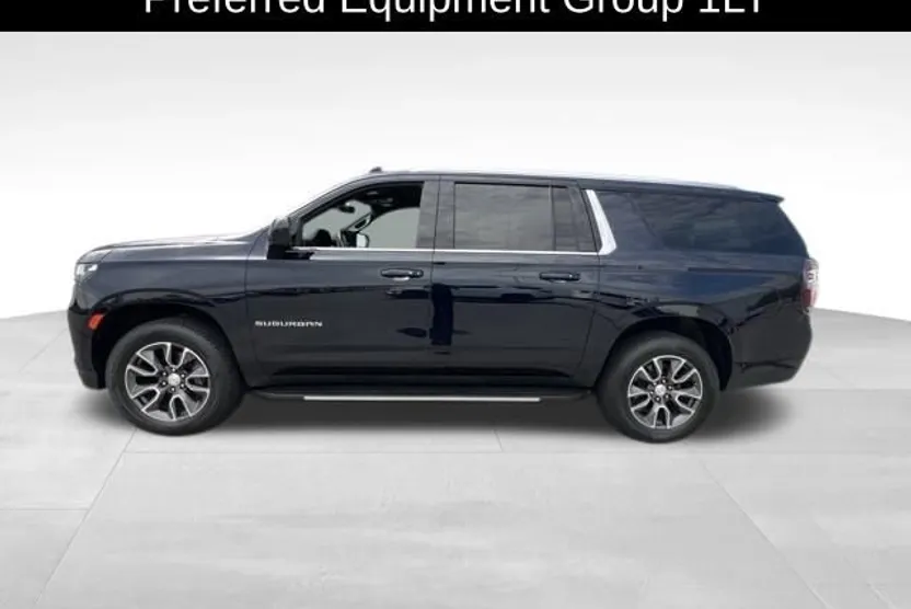 2021 Chevrolet Suburban LT photo 1