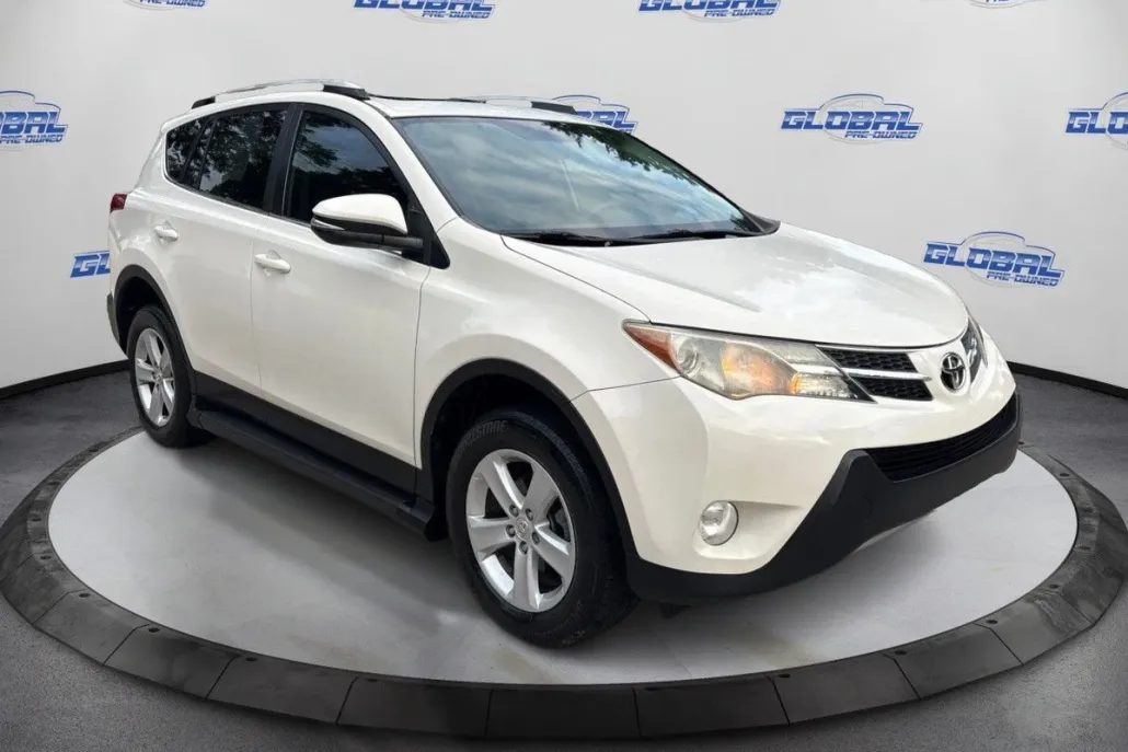 2014 Toyota RAV4 XLE photo 1