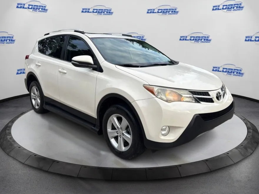 2014 Toyota RAV4 XLE photo 1