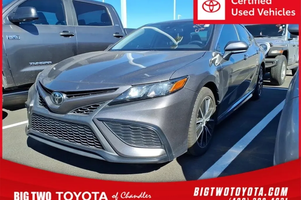 2024 Toyota Camry SE photo 1