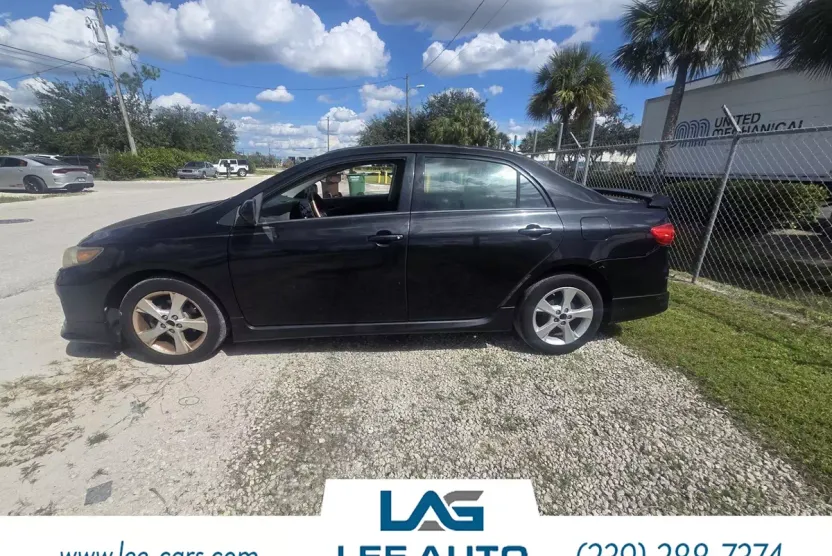 2011 Toyota Corolla S photo 1