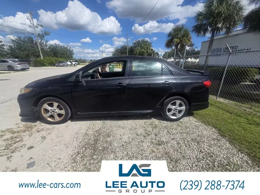 2011 Toyota Corolla S photo 1