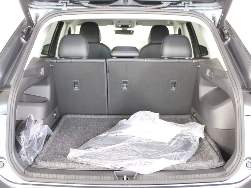 2025 Volkswagen Tiguan SE photo 1