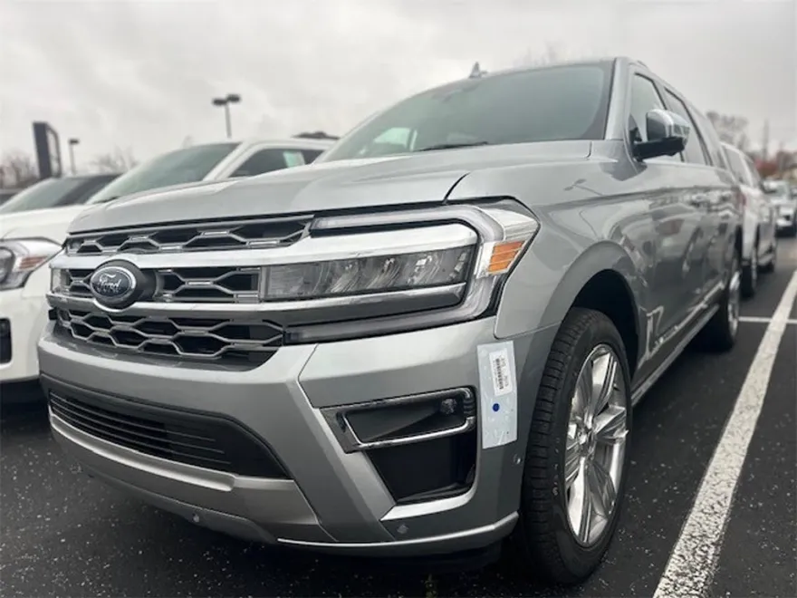 2024 Ford Expedition MAX Platinum photo 1