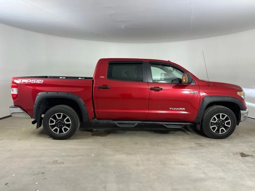 2018 Toyota Tundra SR5 CrewMax photo 1