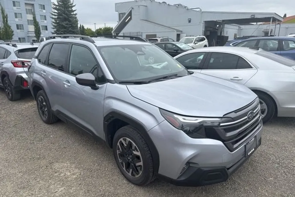 2025 Subaru Forester Premium photo 1