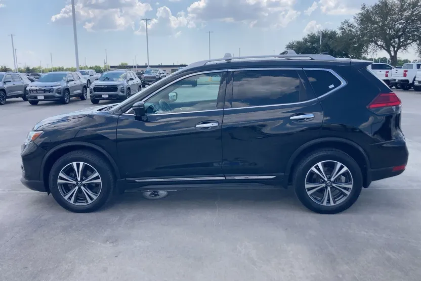 2017 Nissan Rogue SL photo 1