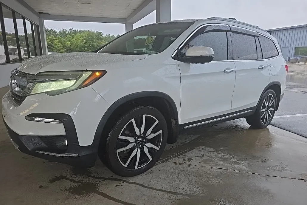 2020 Honda Pilot Touring photo 1