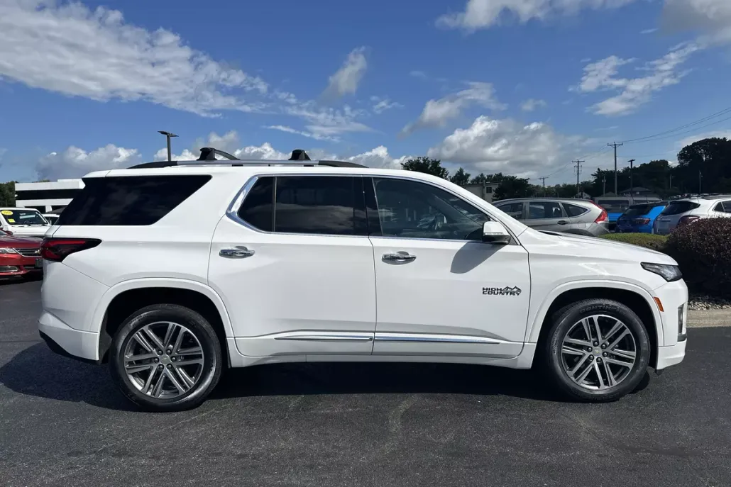 2023 Chevrolet Traverse High Country photo 1