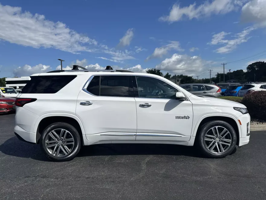 2023 Chevrolet Traverse High Country photo 1