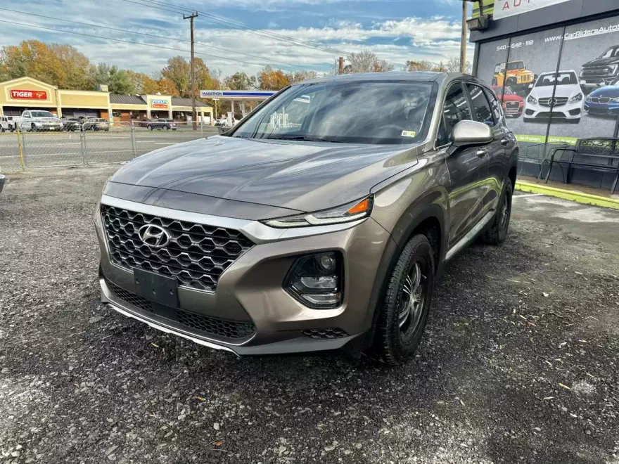 2019 Hyundai Santa Fe SE photo 1