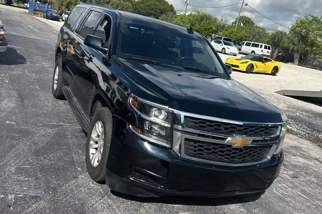 2019 Chevrolet Suburban LT photo 1