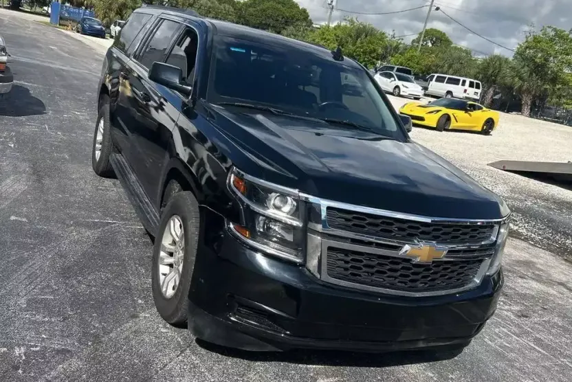 2019 Chevrolet Suburban LT photo 1
