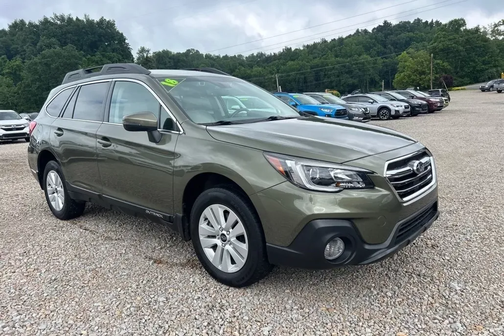 2018 Subaru Outback 2.5i Premium photo 1