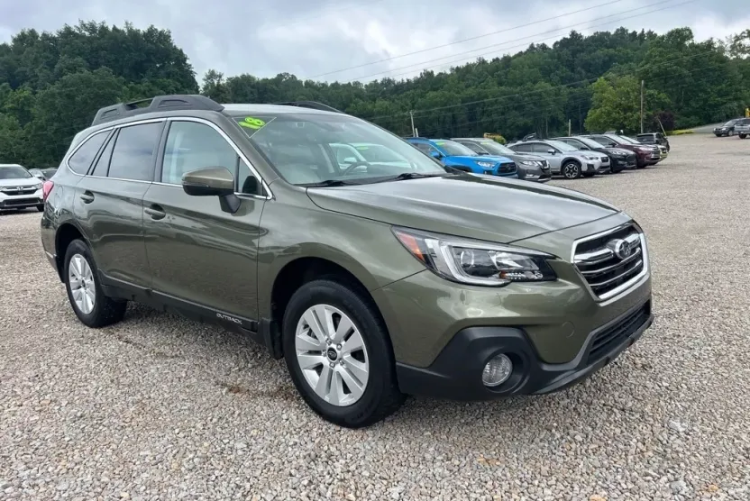 2018 Subaru Outback 2.5i Premium photo 1