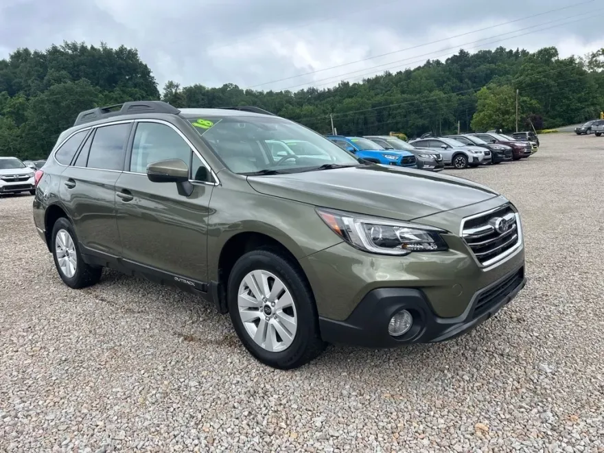 2018 Subaru Outback 2.5i Premium photo 1