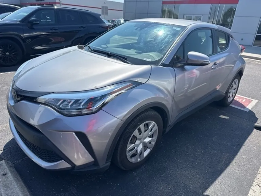 2020 Toyota C-HR LE photo 1