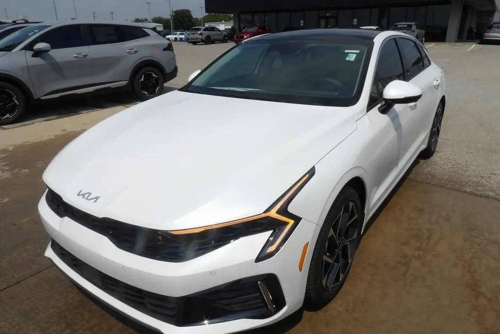 2025 Kia K5 EX photo 1