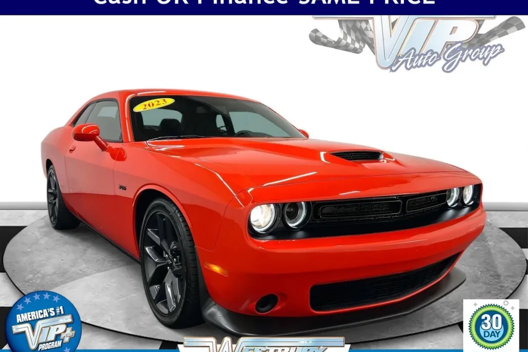 2023 Dodge Challenger R/T photo 1