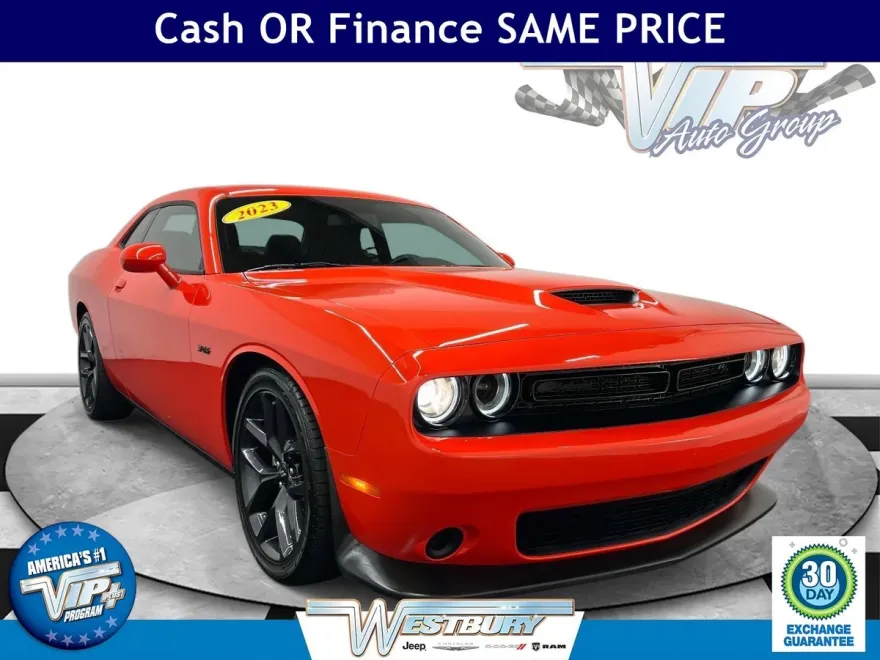 2023 Dodge Challenger R/T photo 1