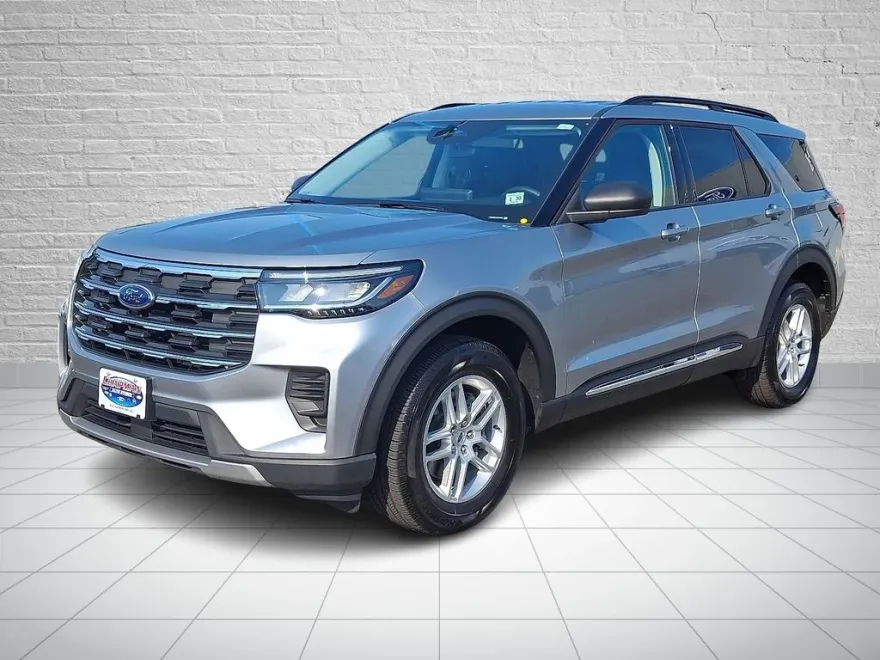 2025 Ford Explorer photo 1