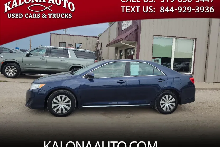 2014 Toyota Camry LE photo 1