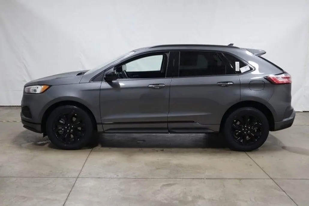2024 Ford Edge SE photo 1