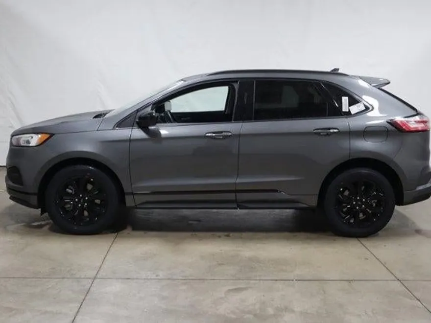 2024 Ford Edge SE photo 1