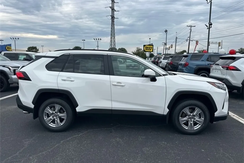 2025 Toyota RAV4 XLE photo 1