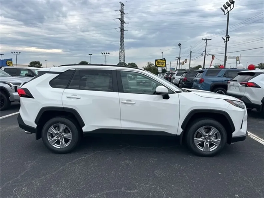 2025 Toyota RAV4 XLE photo 1