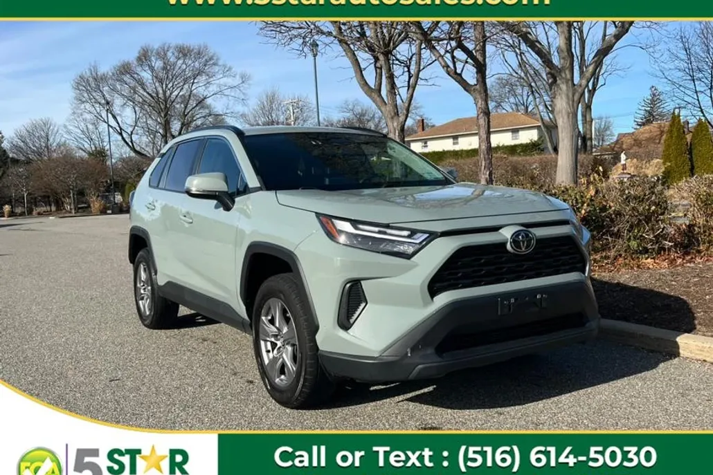 2022 Toyota RAV4 XLE photo 1