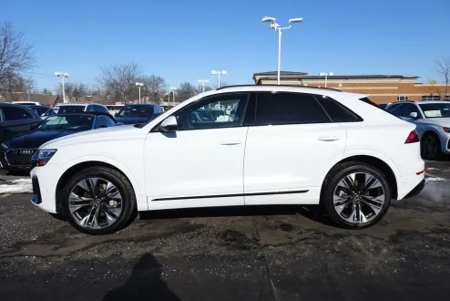 2025 Audi Q8 55 Premium Plus photo 2