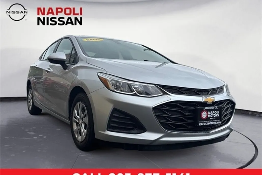 2019 Chevrolet Cruze LS photo 1
