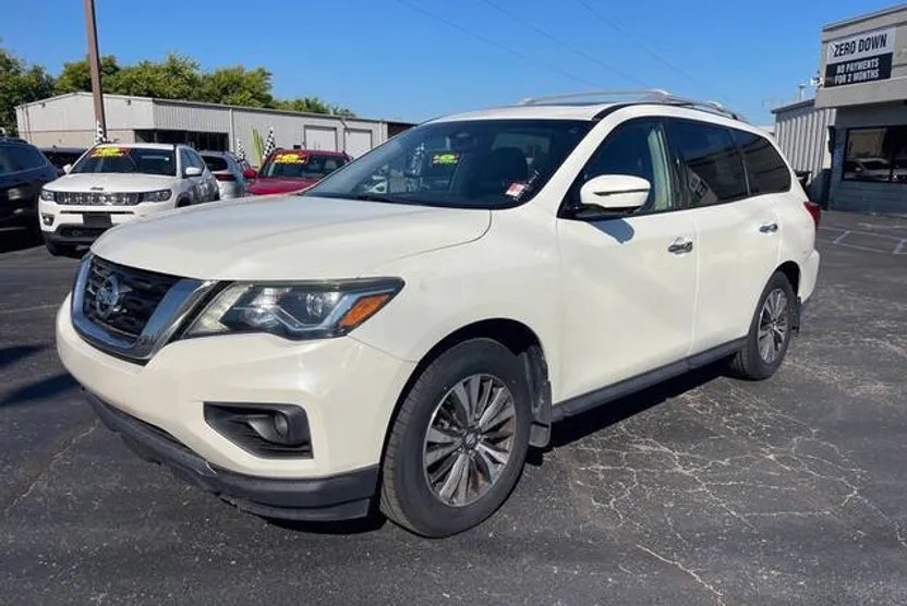 2017 Nissan Pathfinder SL photo 1