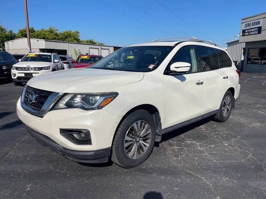 2017 Nissan Pathfinder SL photo 1