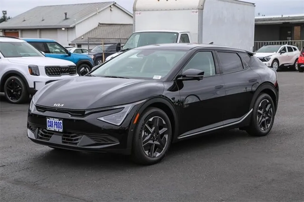 2025 Kia EV6 Light photo 1