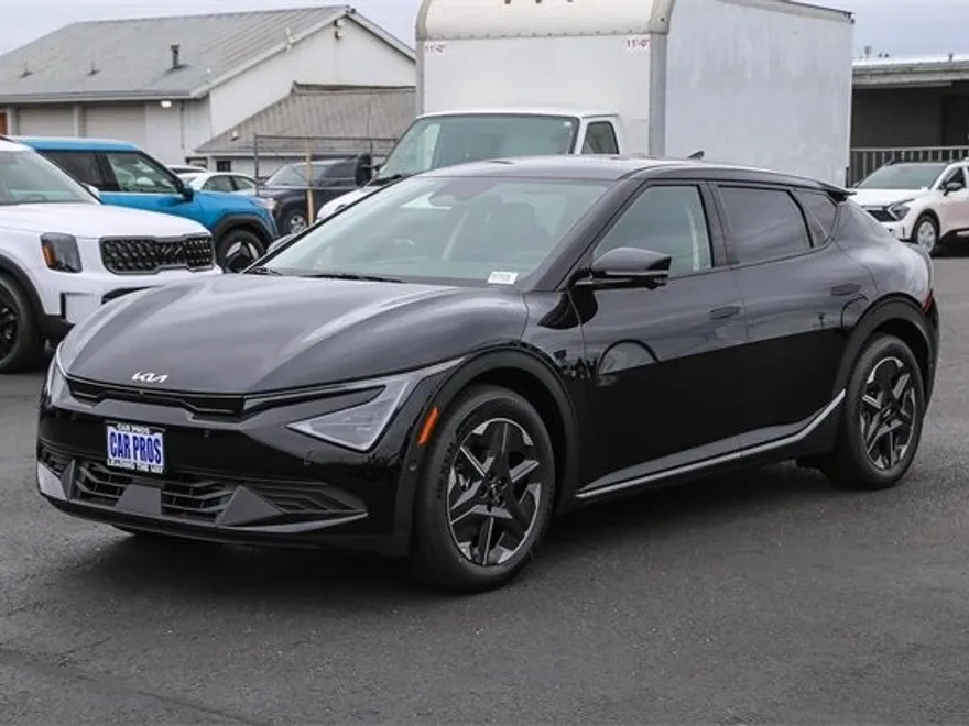 2025 Kia EV6 Light photo 1