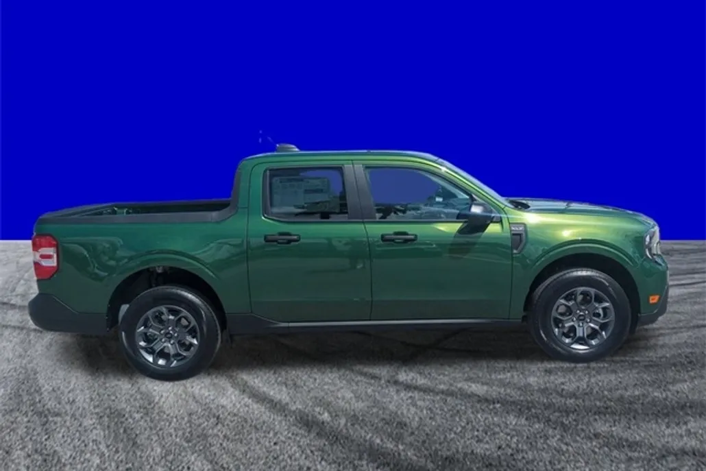 2025 Ford Maverick XLT photo 1
