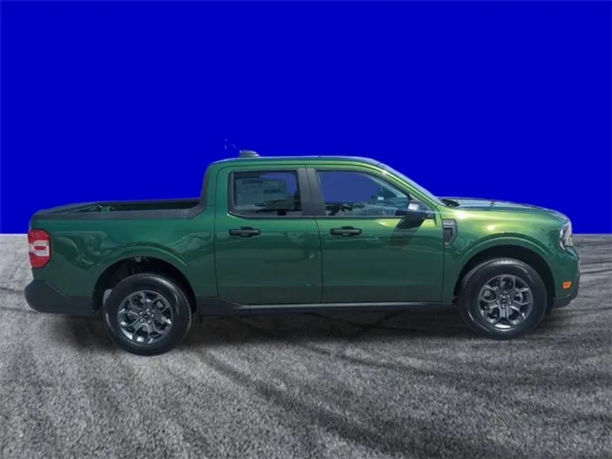 2025 Ford Maverick XLT photo 1