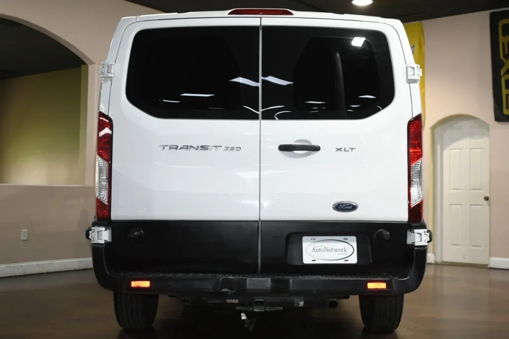 2015 Ford Transit XLT photo 1