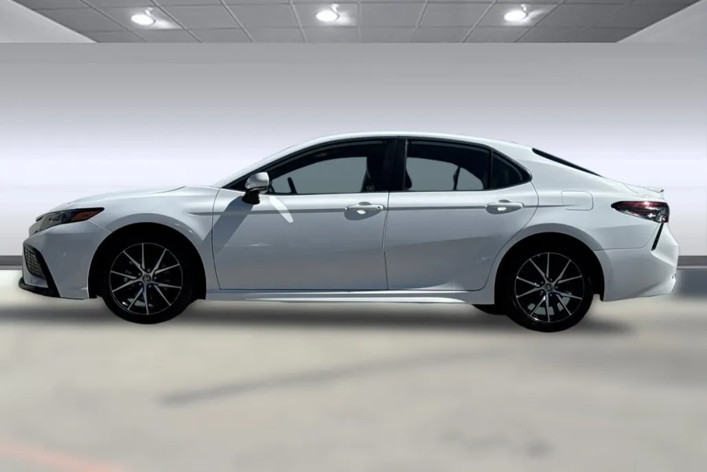 2024 Toyota Camry SE photo 1