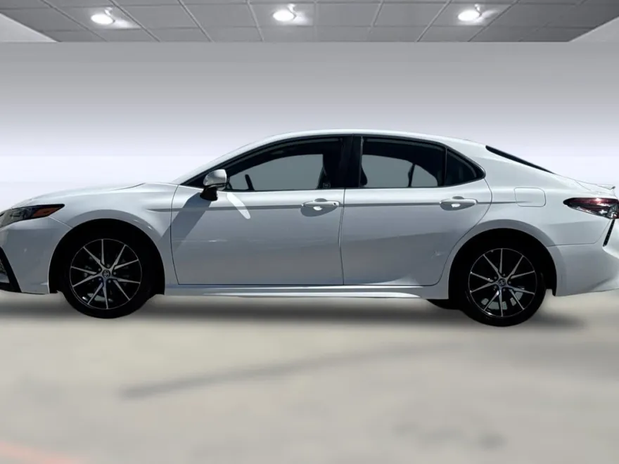 2024 Toyota Camry SE photo 1