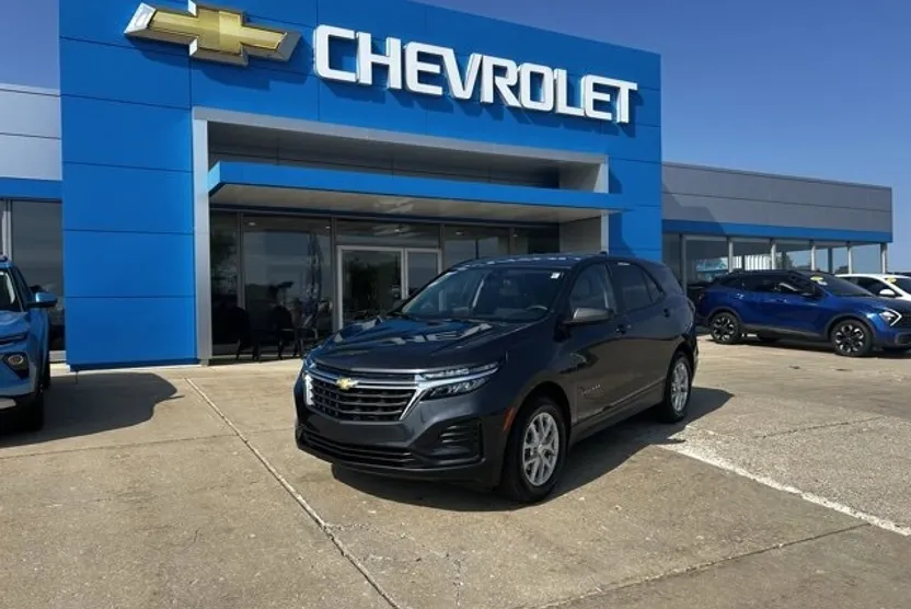 2022 Chevrolet Equinox LS photo 1