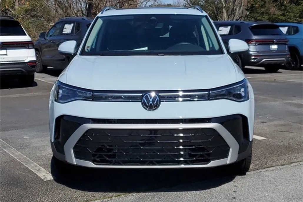 2025 Volkswagen Taos SEL photo 1